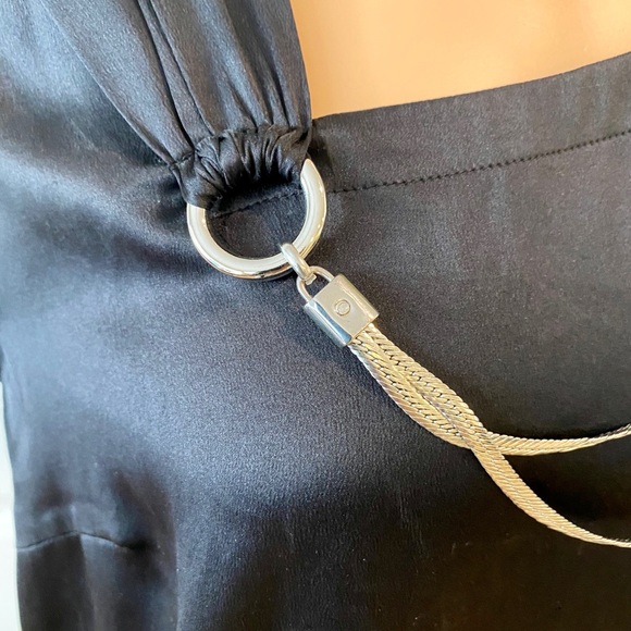 ESCADA CAP SLEEVE SZ 40 SILK BLK TOP W CHAIN - Picture 4 of 8